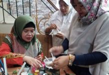 Kabuzen Super Brain Melalui Program Utak Atik Otak Mengadakan Pelatihan Membuat Hiasan Pohon Kaktus Berbahan Dasar Batu