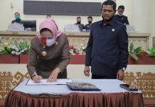 Bupati Tulang Bawang Hj. Winarti SE MH, Mengikuti Sidang Paripurna DPRD