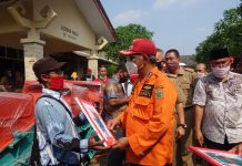 Bupati Loekman Serahkan 30 Mesin Alat Pertanian Kepada Gapoktan Lamteng