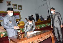 Bupati Tulang Bawang Barat Umar Ahmad Apresiasi DPRD atas Pengesahan Raperda Pelaksanaan APBD 2019