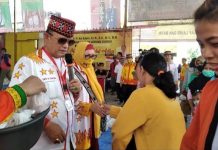 BALON WALIKOTA BANDAR LAMPUNG IKE EDWIN BAGIKAN 1.000 KUPON DAGING QURBAN