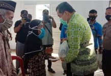 Bupati Pesawaran Melalui Dinas Ketahanan Pangan Salurkan Sembako Di Dua Kecamatan