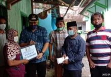 Bupati Pesawaran Serahkan Bantuan Bedah Rumah Layak Sehat