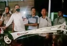Bupati Pesawaran Beri Bantuan Hand Traktor dan Air Conditioner