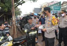Polres Tulang Bawang dan Jajarannya Bagikan Masker Secara Serentak