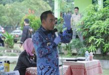 Bupati Way Kanan Salurkan Langsung Bantuan Sosial Tunai
