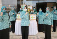 Ibu Riana Sari Arinal Siap Salurkan Bantuan Masker dan Telur dari Poltekes dan PT Malindo Feedmil