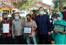 Bupati Beserta BAZNAS Dan FKUB Serahkan Bantuan Bedah Rumah