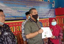 Bupati Pesawaran Serahkan SK Pengakuan dan Perlindungan Kementerian Kehutanan