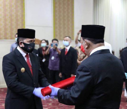 Pjs. Gubernur Sulut, Dr. Agus Fatoni Langsung Kukuhkan dan Serahkan SK 5 Pjs. Bupati/Walikota di Sulut