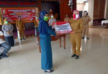 Bupati Tulang Bawang Berikan Bantuan Program Kreatif Mandiri