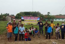 Kompak, Warga Tiyuh Mekar Sari Jaya Lakukan Aksi Bersih-Bersih