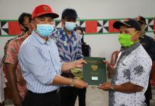 Bupati Hadiri Penyerahan Sertifikat Kegiatan (PTSL) dan Program (Bansos) Lambar