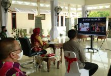 Bupati Tulangbawang Serahkan Langsung Bantuan Simbolis Usaha Ekonomi Produktif