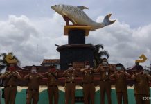 Bupati Tulangbawang Hj Winarti, Secara Virtual Resmikan Tugu Ikan Jelabat