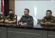 MANTAN PERATIN PEKON TEBALIOKH DI TAHAN KEJAKSAAN NEGERI LAMPUNG BARAT