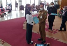 Bupati Raden Adipati Surya, S.H., M.M, menyerahkan SK Kepada 73 Orang CPNS
