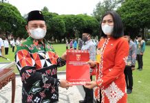 BUPATI PAROSIL ROLING DAN LANTIK PEJABAT PEMERINTAH KABUPATEN LAMBAR