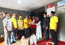 TURUT PRIHATIN ATAS MUSIBAH BANJIR BANDANG,DPD II PARTAI GOLKAR LAMPUNG BARAT SERAHKAN BANTUAN