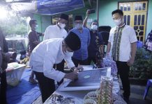 Wakil Bupati Way Kanan, Ali Rahman Meresmikan Galeri Pusat Kerajinan