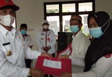 Penyerahan Bantuan Sembako Kepada Guru Kontrak Daerah dan Guru Honor Murni