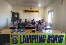 Komandan Kodim 0422/Lampung Barat Menghadiri Vidcon Pencepatan Program Vaksinasi COVID-19.