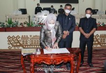 Bupati Tulang Bawang Dr, Hj, Winarti, SE., MH, Menghadiri Rapat Paripurna