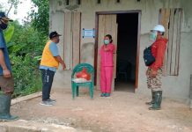 Pemerintah Desa sungai Buaya Memberikan Sembako Kepada Warga Yang Terpapar Covid-19