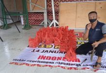 Sembelih tiga ekor sapi Kodim 0411/ Kota Metro Bagikan Daging Sapi Kurban Kepada Masyarakat
