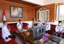 Bupati Lampung Barat Hi. Parosil Mabsus Lakukan Vidio Conference