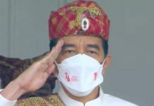Pimpin Upacara di Istana Merdeka, Presiden Jokowi Kenakan Pakaian Adat Lampung