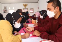 Bupati Lampung Barat Hi. Parosil Mabsus Hadiri Kegiatan Vaksinasi Lanjutan