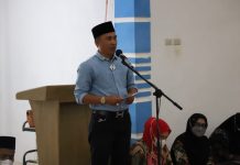Bupati Lampung Barat Hi. Parosil Mabsus Serahkan Bantuan Santunan Kepada Anak Yatim/Piatu