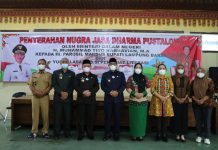 Bupati Lampung Barat Hi. Parosil Mabsus Menerima Tiga Penghargaan Sekaligus