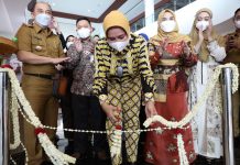 Ibu Riana Sari Arinal Resmikan Galeri Dekranasda Lampung