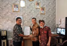 Warga Kampung Negara Ratu Datangi Gedung DPRD Way Kanan