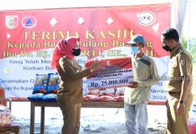 Bupati Tulangbawang Dr Hj Winarti SE MH Berikan Bantuan Kepada Warga Masyarakat 3 Kecamatan