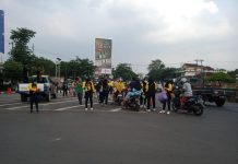 Ikatan Keluarga Surakarta Lampung utara Bagi-Bagi Takjil