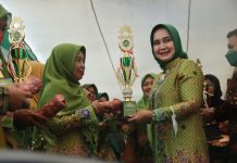 Wakil Gubernur dan Ketua TP. PKK Provinsi Lampung Menghadiri Harlah Ke-76 Muslimat NU Pringsewu