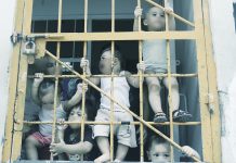 KADO PAHIT HARI ANAK NASIONAL BAGI ANAK-ANAK YANG LAHIR DAN HIDUP DIBALIK JERUJI PENJARA