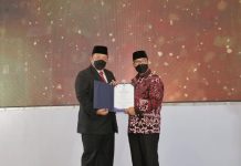 Gubernur Arinal dan Ibu Riana Raih Penghargaan Manggala Karya Kencana 2022 dari BKKBN