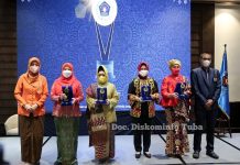 Bupati Winarti Raih Penghargaan Perempuan Inspiratif Inisiator Program BMW oleh IKWI Lampung