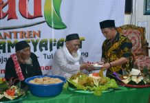 Ketua Persatuan Wartawan Indonesia Tulangbawang Santuni Anak Yatim