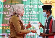 Bupati Winarti Hadiri Penyerahan Kunci Bedah Rumah di Kecamatan Banjar Margo