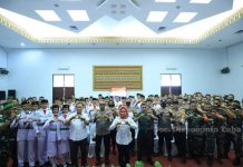 Bupati Winarti Berikan Penghargaan Kepada Squad Paskibraka Tulang Bawang Tahun 2022
