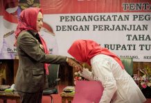Bupati Winarti Serahkan SK Pengangkatan PPPK Guru Kabupaten Tulang bawang Tahap II