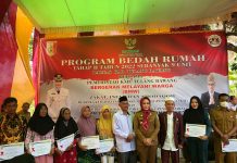 Bupati Tulangbawang Dr. Hj. Winarti, SE, MH Memberikan Bantuan Bedah Rumah Tahap II