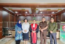 Kejari Way Kanan Menyidangkan Langsung Perkara Pembunuhan Satu Keluarga Yang Dilakukan Terdakwa Anak