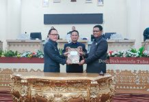 Pj. Bupati Tulang Bawang Drs. Qudrotul Ikhwan MM Perdana Hadiri Rapat Paripurna DPRD Tulang Bawang