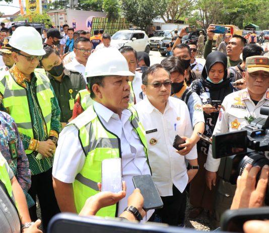 Gubernur Arinal Djunaidi Didampingi Kadis BMBK Resmikan Pembangunan Jalan dan Pedestrian Ruas Mayjend. H.M Ryacudu